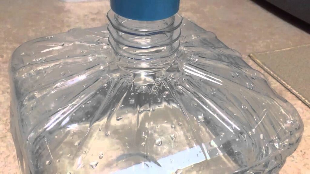 プレミアムウォーター　3　水ボトルの開封・サーバーへの取り付け