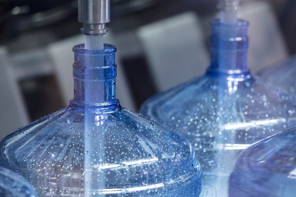 浄水型（水道水をタンクに注いで浄水するタイプ）